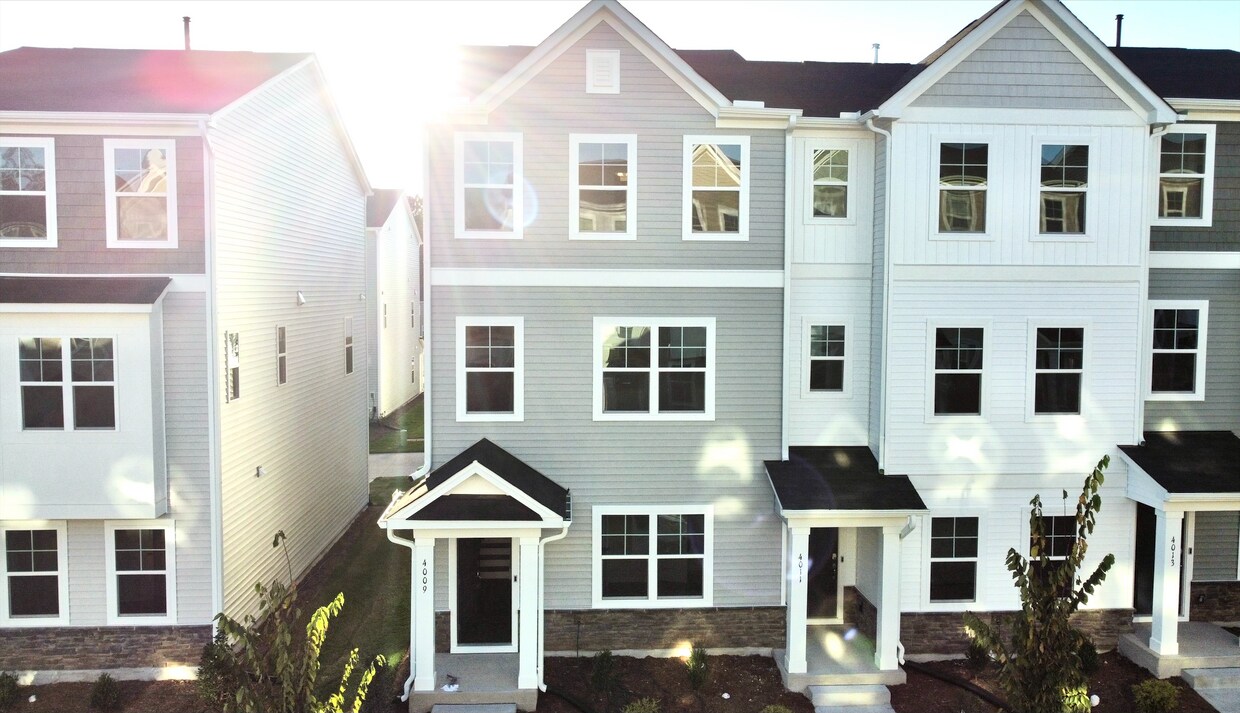 Foto principal - 4009 Silver Oak Ln