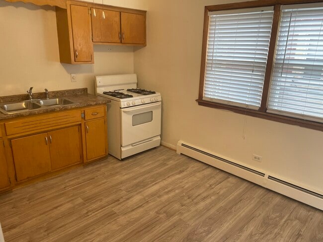Building Photo - 7134 Riverside Dr