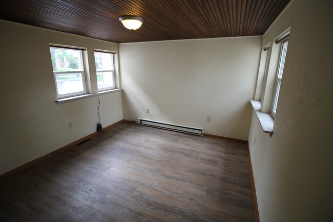 Building Photo - 133 S Cottage St