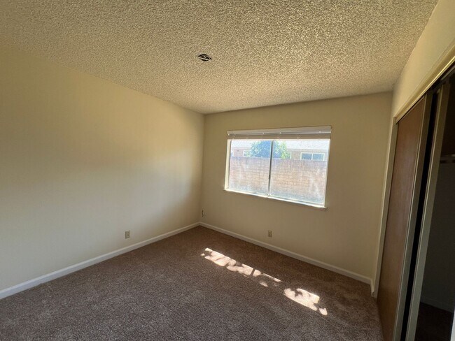 Building Photo - 061