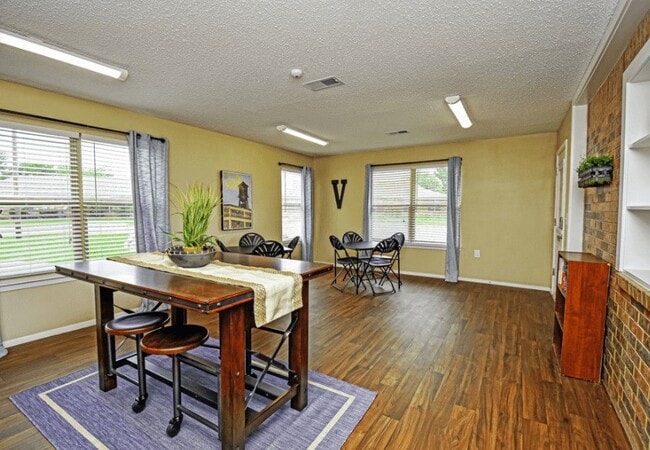 Foto del edificio - 417 E Main St