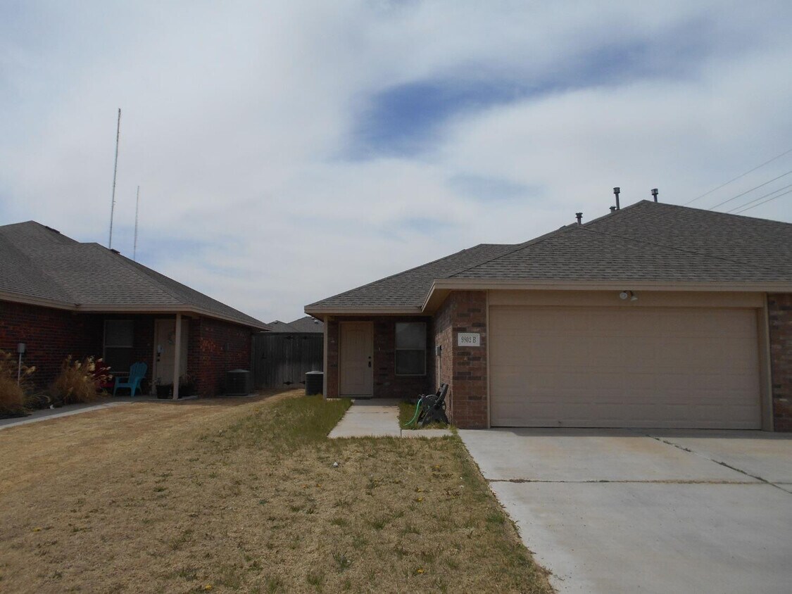 Foto principal - 9802 Avenue W