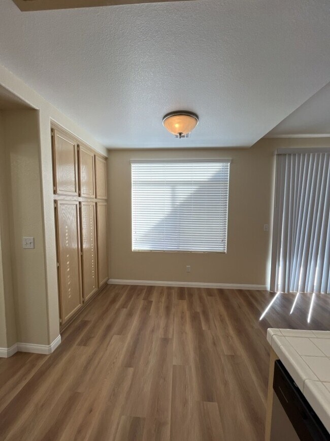 Foto del edificio - Encounter the ultimate luxury living experience with this 4-bedroom, 2197 sq ft house
