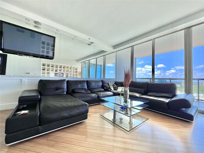 Foto del edificio - 601 NE 36th St