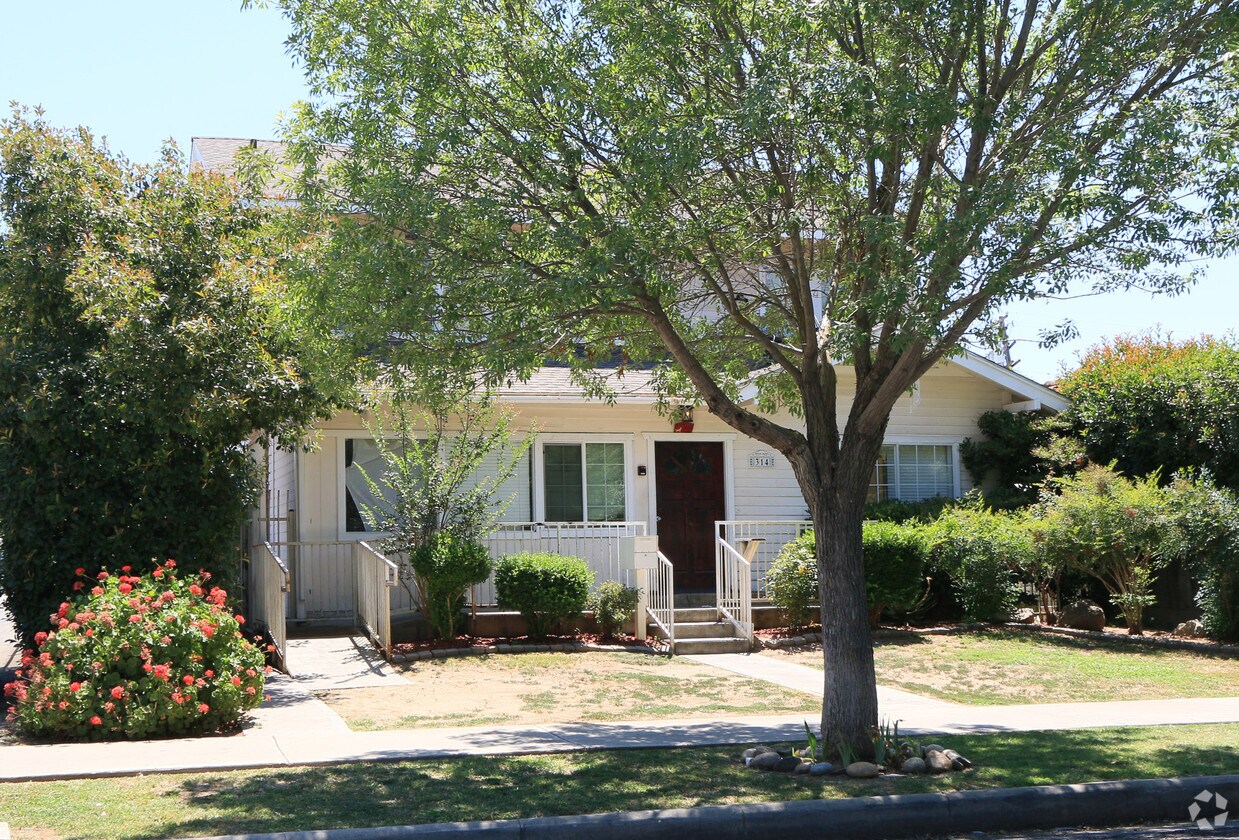 Primary Photo - 314 W 19th St
