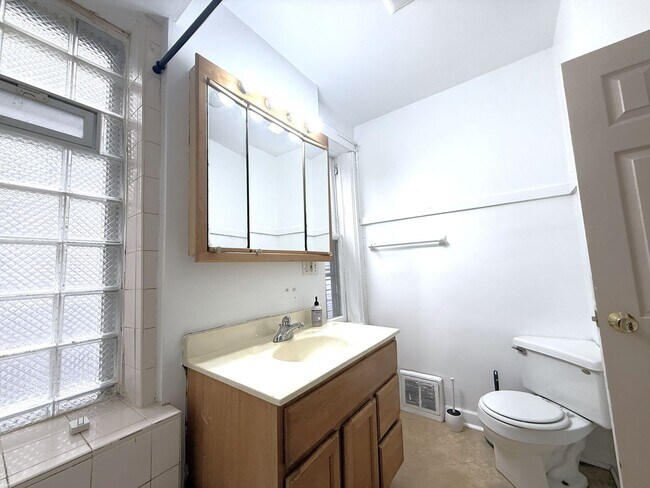 Foto del edificio - 2772 N Bremen St