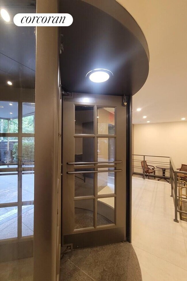 Foto del edificio - 45 W 81st St