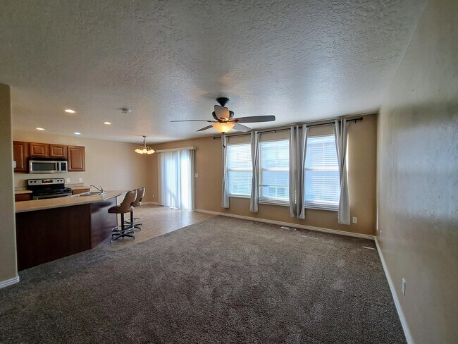 Building Photo - 1285 Firefly Dr