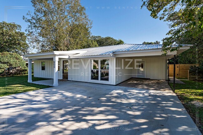 Foto del edificio - Beautifully Updated 3 Bed 2 Bath Home in D...