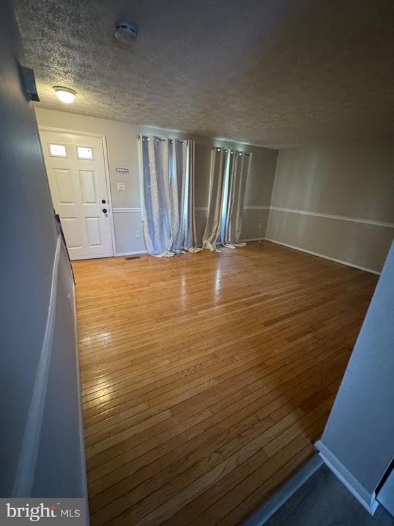 Foto del edificio - 1404 Elm Grove Cir