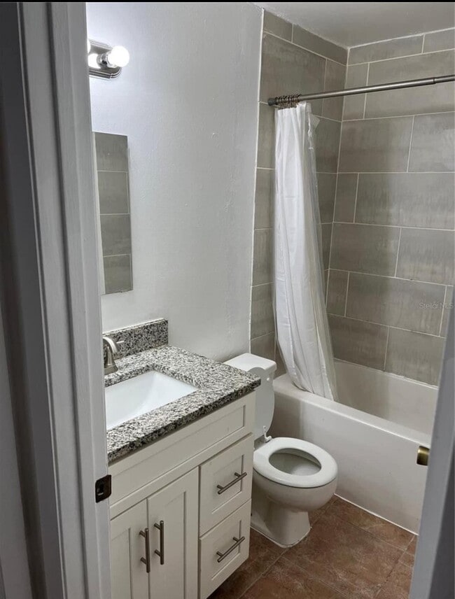 Building Photo - 642 Kenwick Cir