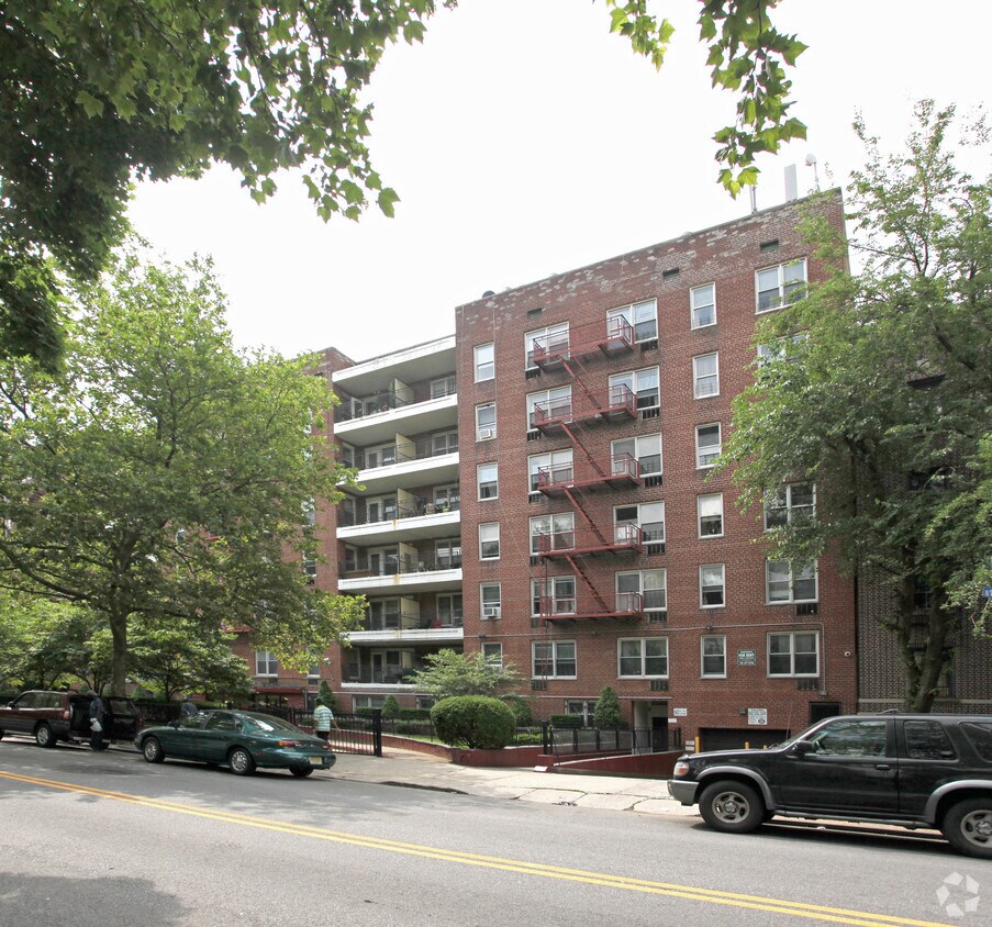 130 Clarkson, ¡alejado - 130 Clarkson Ave