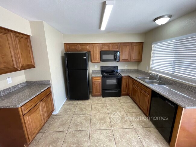 Building Photo - 10907 W Heatherbrae Dr