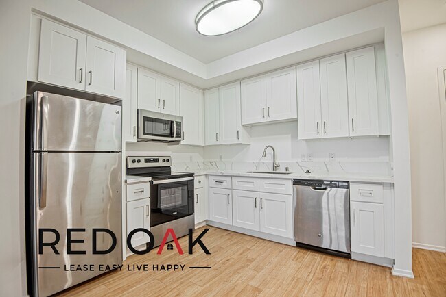 Foto del edificio - Cheerful Two Bedroom with a Private Balcon...