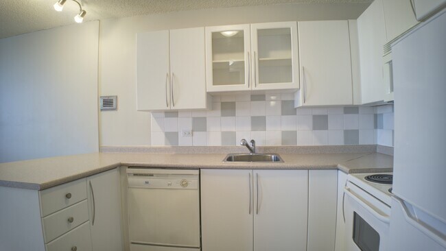 Photo du bâtiment - 11147 Whyte Ave NW