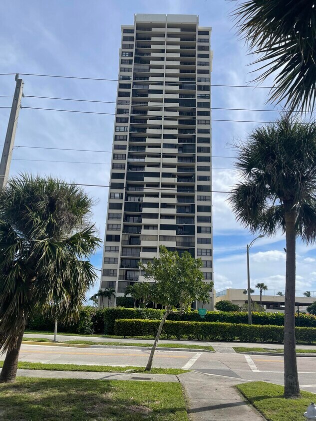 5600 N Flagler Dr Unit 1103, West Palm Beach, FL 33407 Condo for Rent