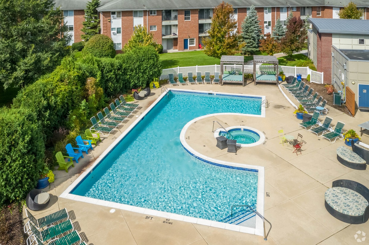 Village Club of Royal Oak Apartments Royal Oak, MI