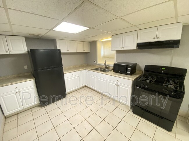 Building Photo - 137 N Lawn Ave