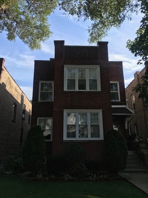 Primary Photo - 4041 W Waveland Ave
