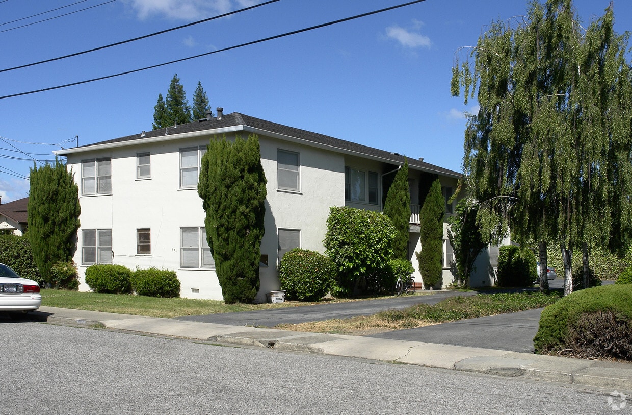 Building Photo - 934 Oak Ln