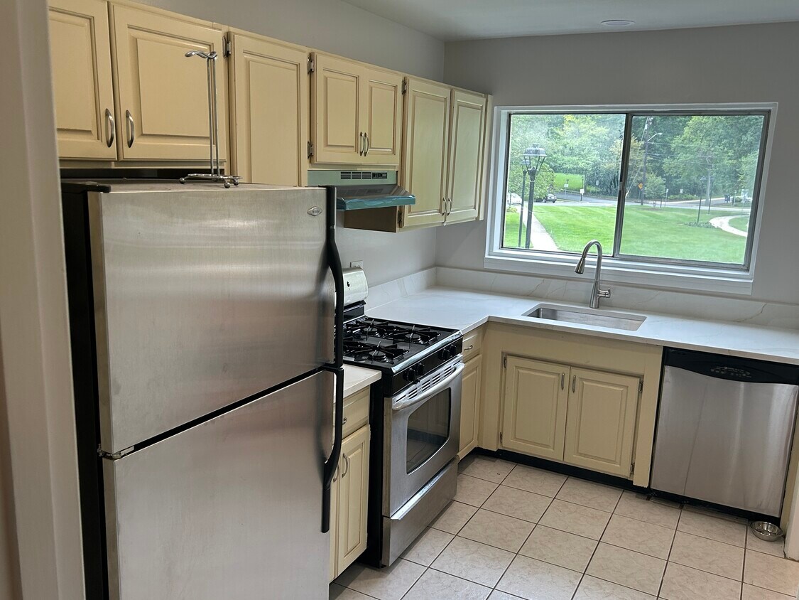Foto principal - 10613 weymouth st 101