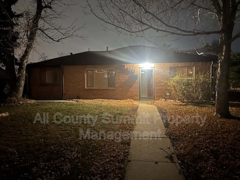 Foto principal - 9001 Hickory Pl