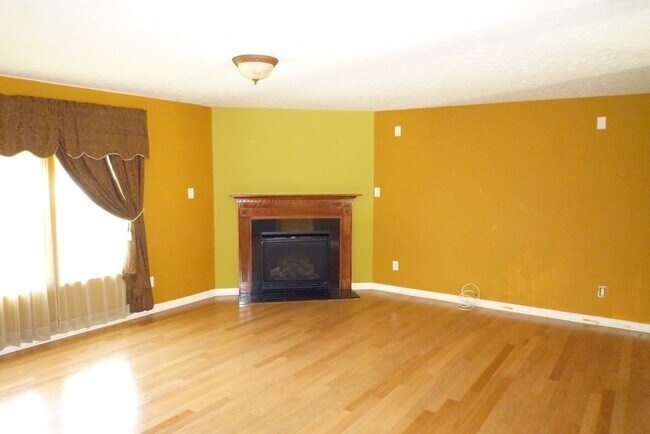 Building Photo - Beautiful 4 Bedroom Home in Providence Man...