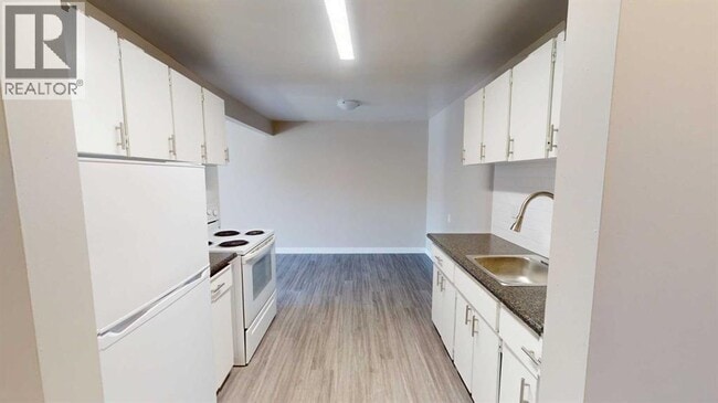 Building Photo - 9807-9108 108 Ave