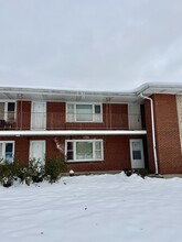 Building Photo - 1115 E Algonquin Rd