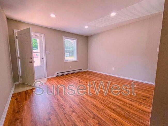 Building Photo - 4401 Layola Ave