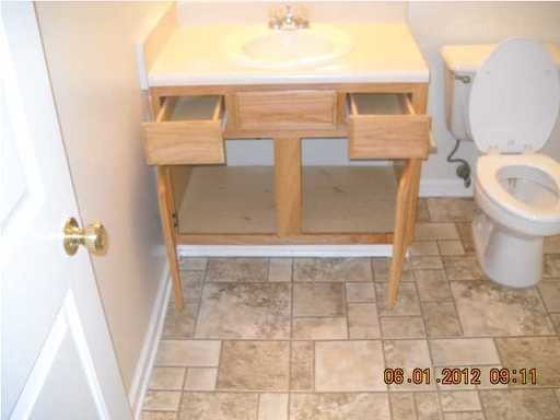 Building Photo - Great 2 Bedroom Unit in Indian Lake