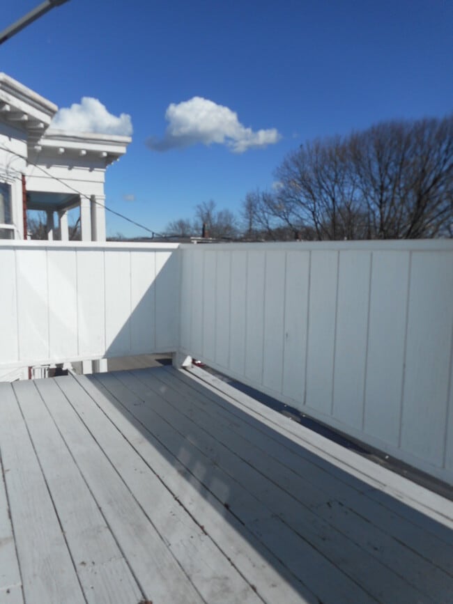 Building Photo - 58 Lithgow St