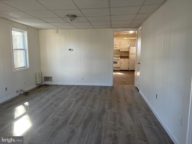 Building Photo - 327 Delaware Cir