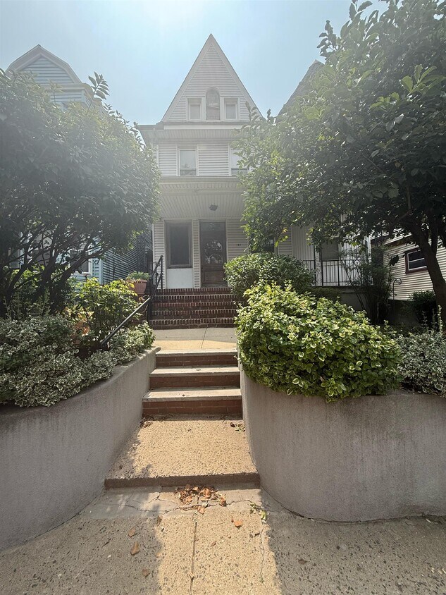 Foto principal - 157 Harrison Ave