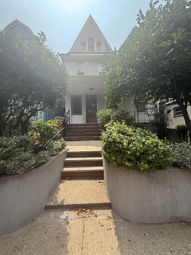 Building Photo - 157 Harrison Ave