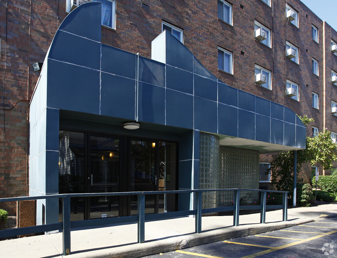 Building Photo - Lake Avenue Commons Apartments