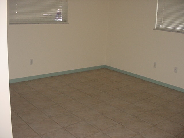 Building Photo - 2427 NW Holiday Ct