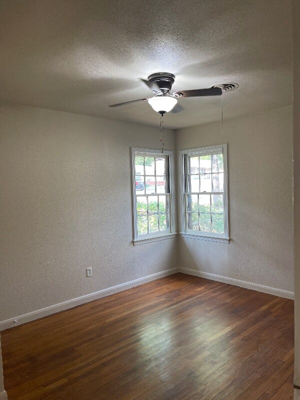 Foto del edificio - 2516 Powell Dr