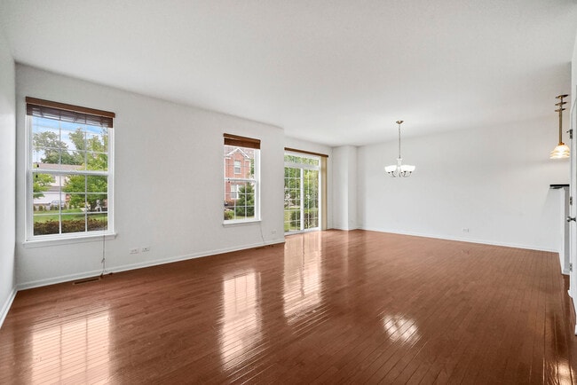 Building Photo - 10S458 Carrington Cir