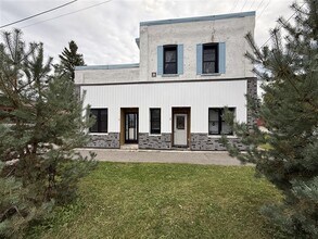 Building Photo - 231 William St