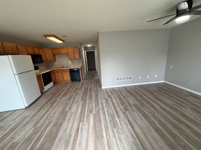 Building Photo - NEWLY RENOVATED: 2BR/1BA Duplex Homes in Hallsville, MO