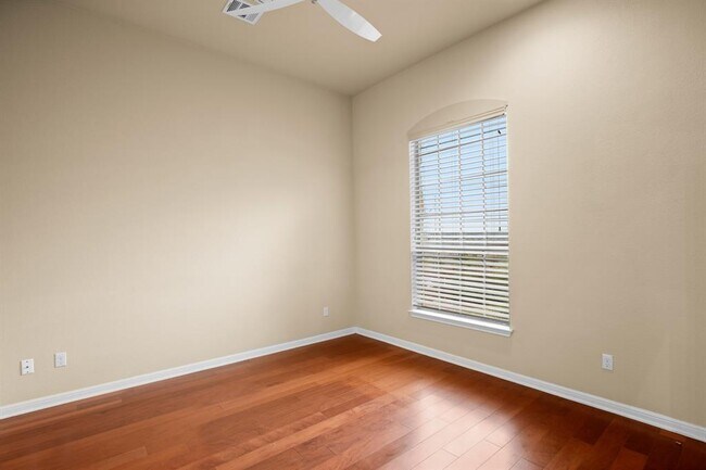 Foto del edificio - 11704 Palisades Pkwy