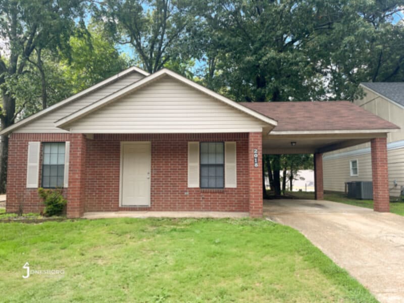 Primary Photo - HOUSE: 3 Bedroom 2 Bath with plenty of space!