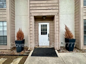 Building Photo - 10561 Starcrest Dr