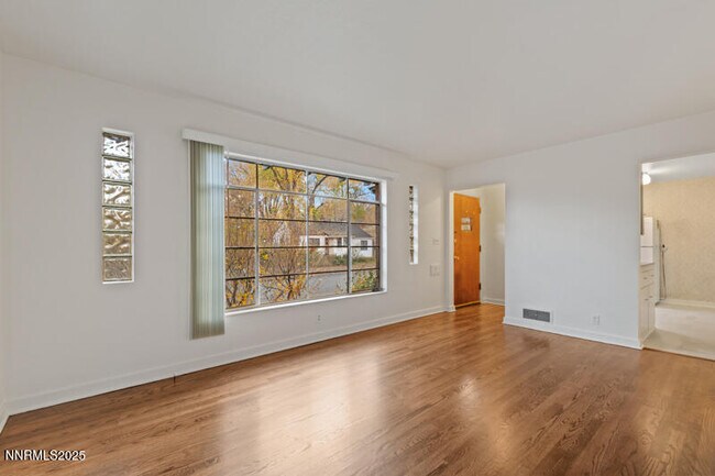 Foto del edificio - 115 Imperial Blvd