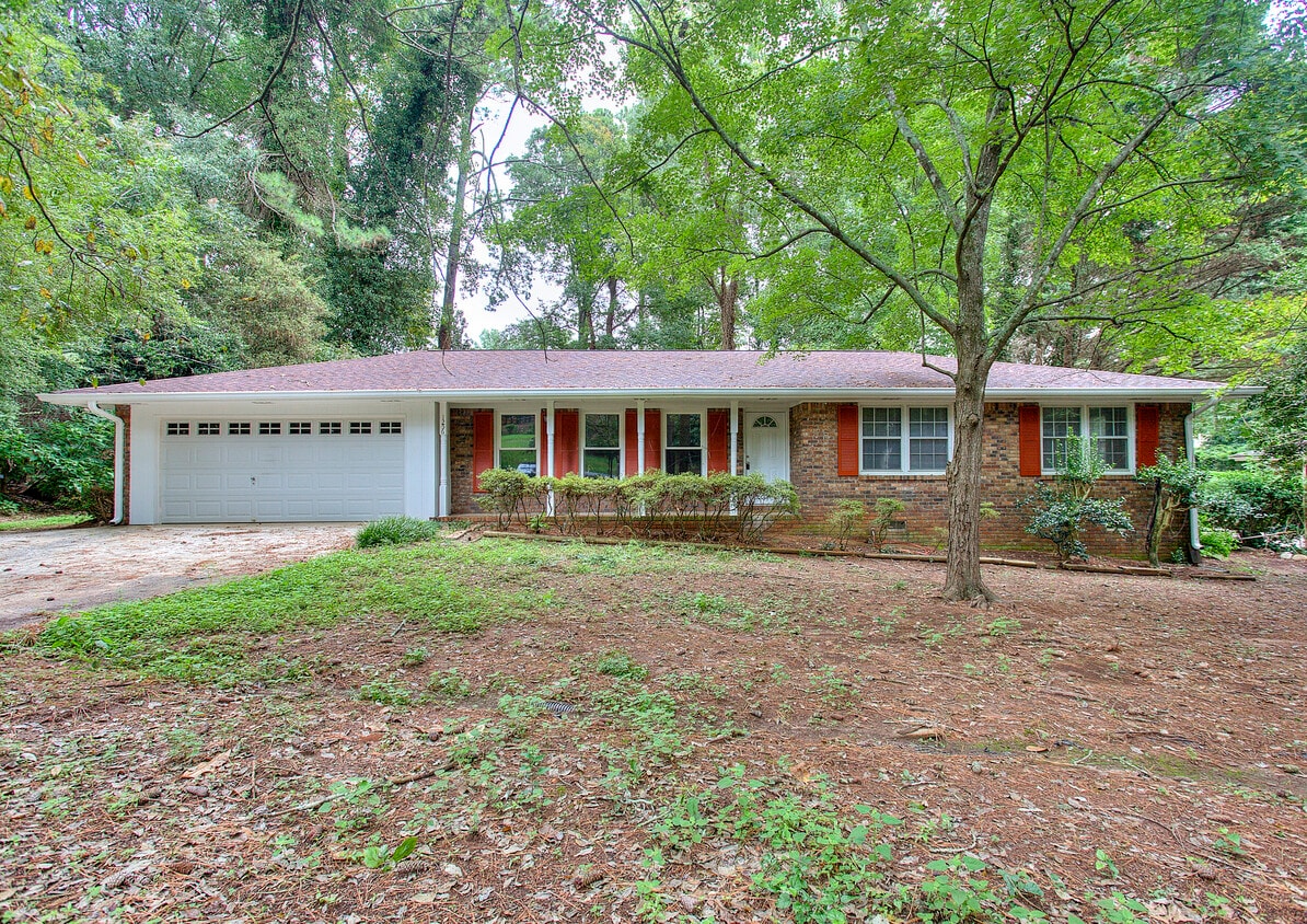 1256 Hickory Dr SW, Lilburn, GA 30047 House Rental in Lilburn, GA