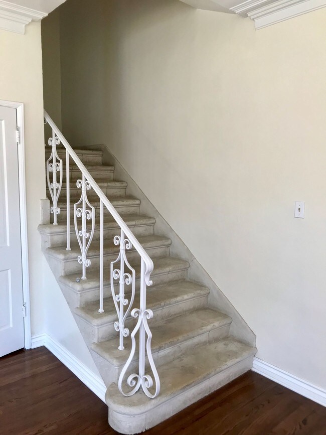 Foto del edificio - 1050 S Genesee Ave