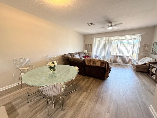 Building Photo - 7154 Showcase Ln