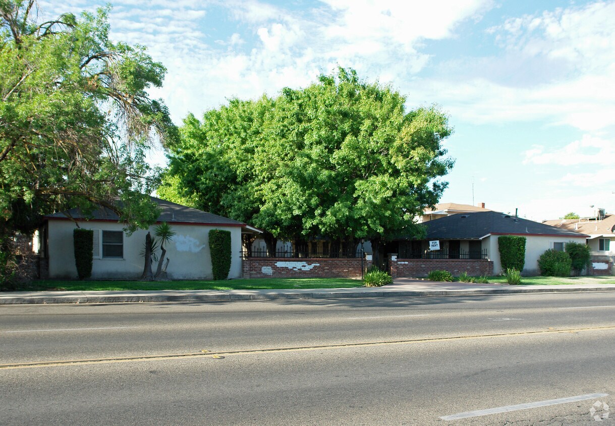 Primary Photo - 3498-3510 E Clinton Ave