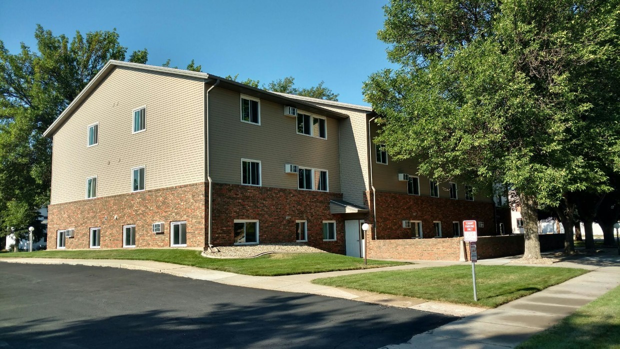 Exterior View - Autumn Grove Apartments